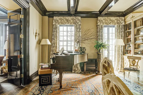 Sold by Compass | media 21