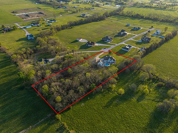 4th image of 915 E 438th Road