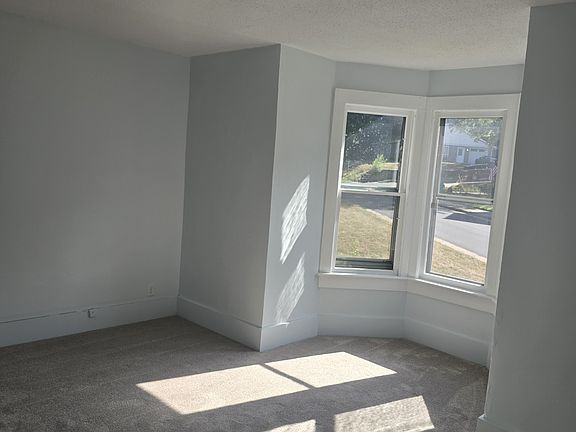 4th image of 127 W Spruce St #1