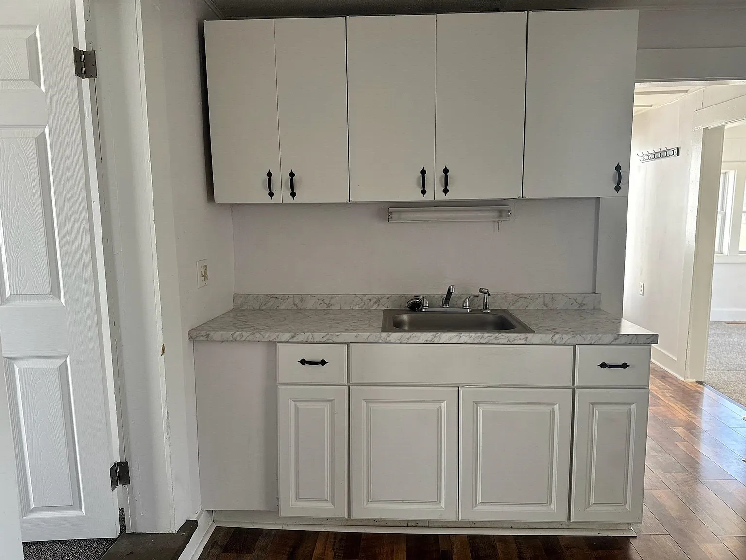 2 bed, 1.0 bath, 949 sqft, $1,500 — Photo 2