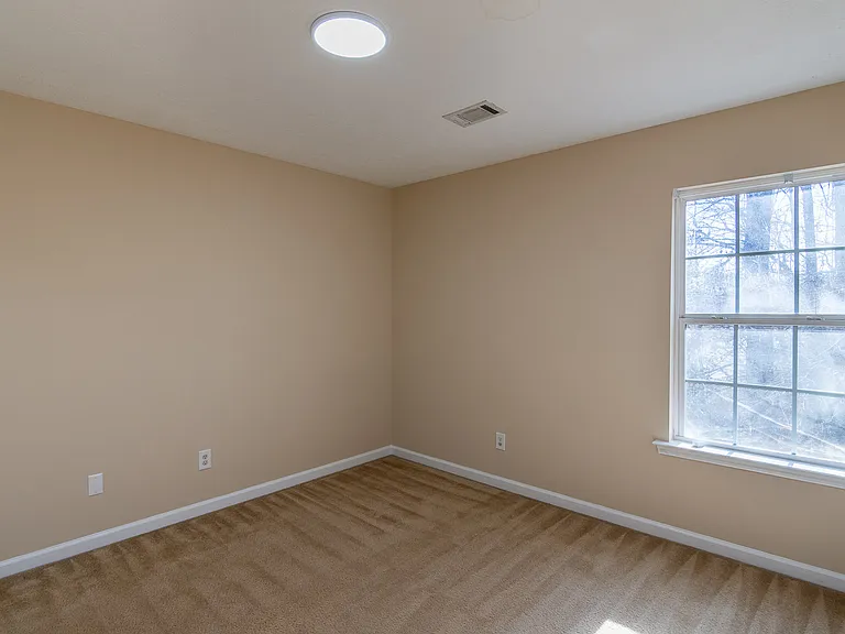 700 Keyes Dr — Photo 21