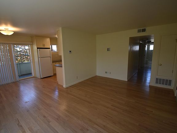 4th image of 1307 Palos Verdes Dr APT 1