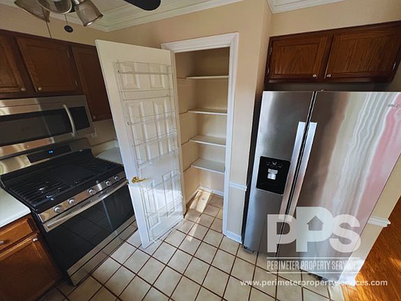 3rd image of 2950 Lexington Trace Dr SE