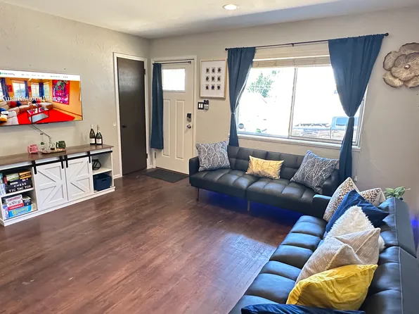 8 Bruce Ln, Pueblo, CO 81001