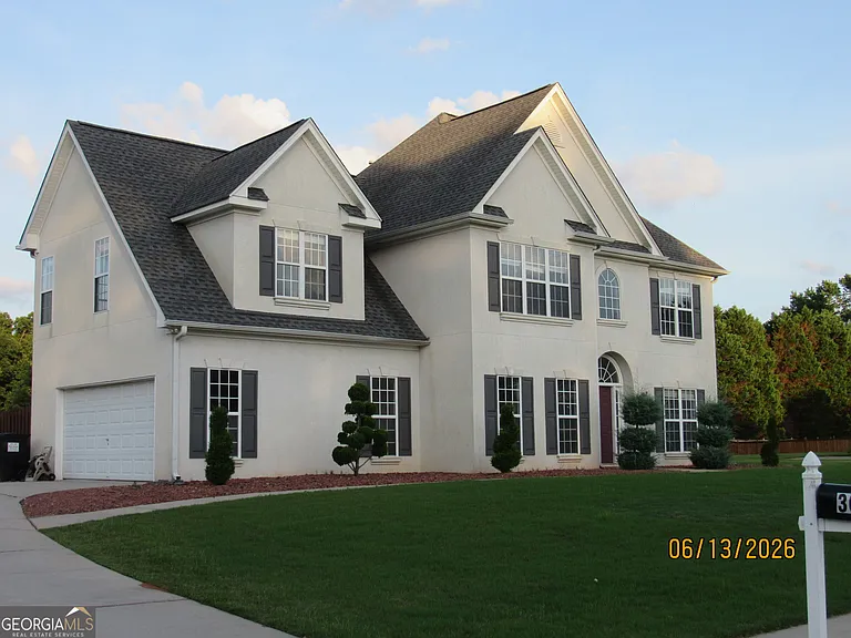 305 Sunderland Cir — Photo 2