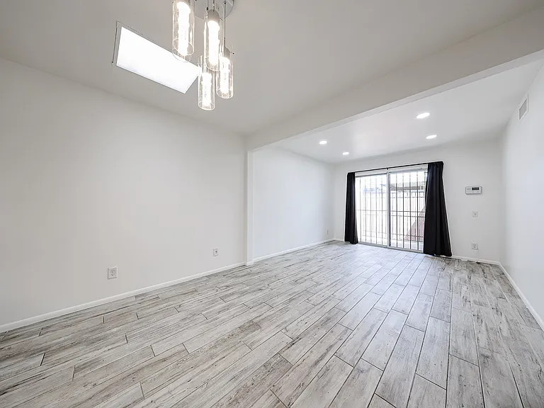 2501 N 22nd Dr — Photo 23