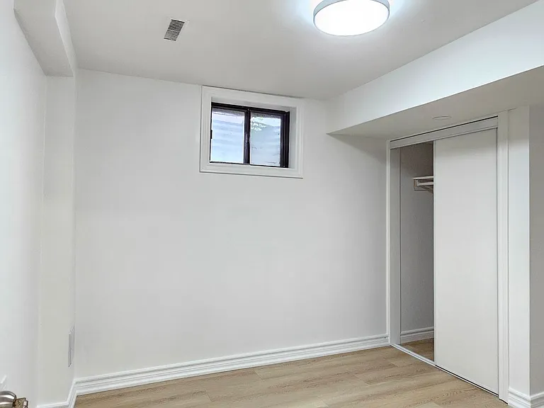 78 Dragoon Cres #BASEMENT — Photo 8