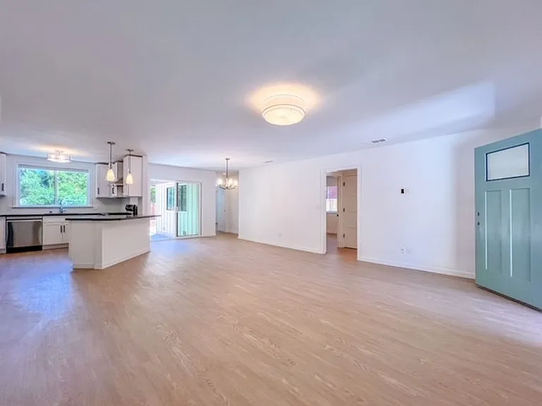 244 Foothill Blvd — Photo 4