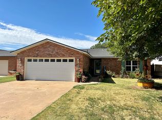 3907 Sides Dr, Plainview, TX 79072