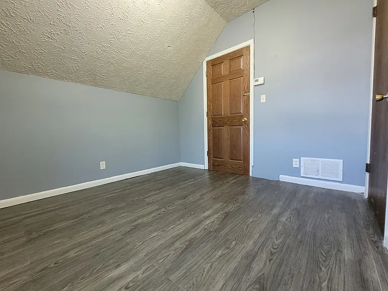 308 W 4th St #4 — Photo 2
