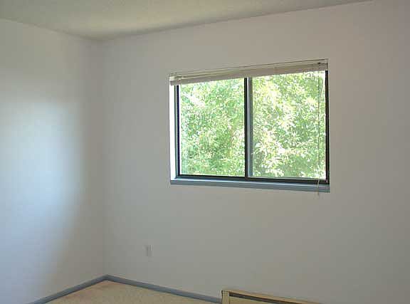 5th image of 27 S 12th St W APT 1