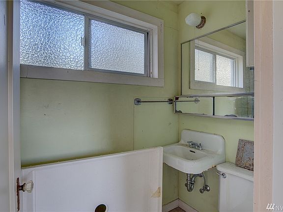 5th image of 275 W Ln