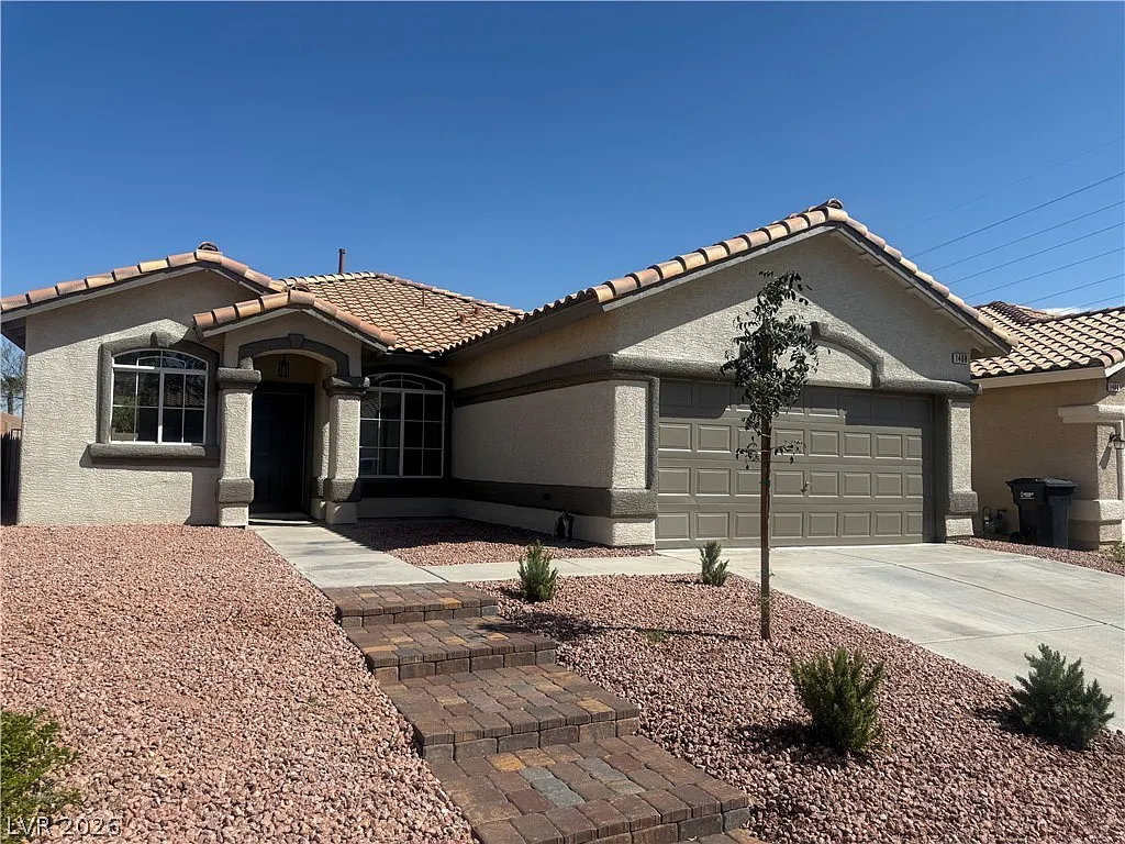 3 bed, 2.0 bath, 1136 sqft, $1,950 — Photo 1