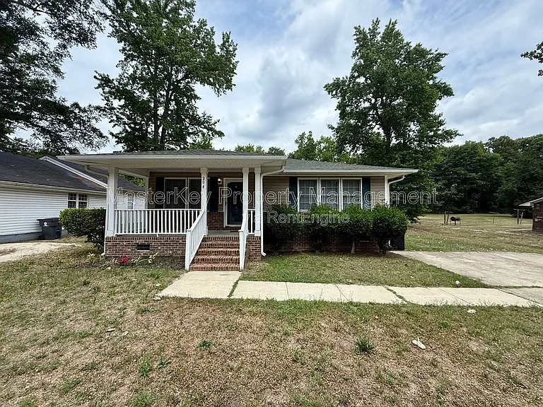 204 W Barbee St — Photo 1
