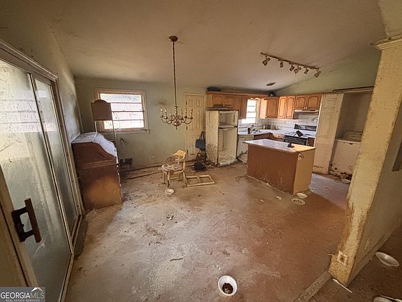 4th image of 1845 Delphine Dr