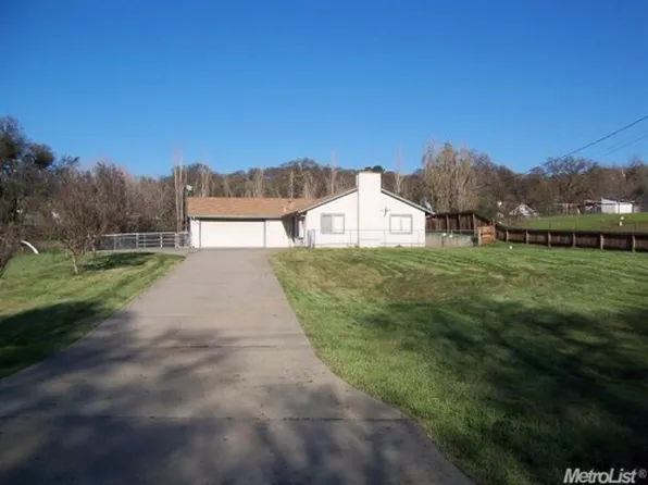 2537 Holmquist Ln, Valley Springs, CA 95252