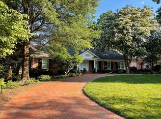 910 Greentree Dr, Charlotte, NC 28211
