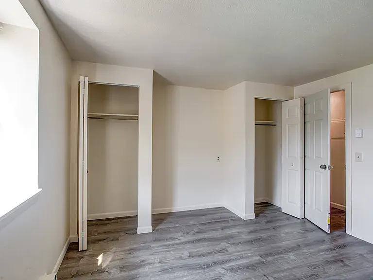 Hillcrest Apartments — Photo 20