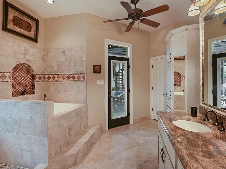 215 Tellus St — Photo 12