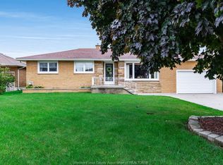 40 Nicholas St, Leamington, ON N8H 3R9