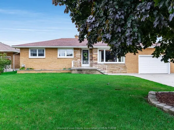 40 Nicholas St, Leamington, ON N8H 3R9