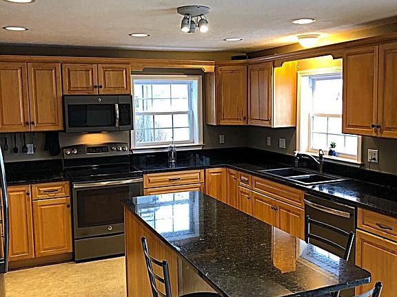 4th image of 5910 Hickory Hill Dr