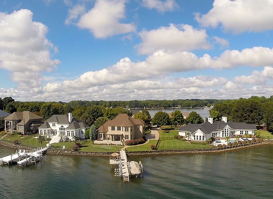 1st image of 3554 Governors Island Dr