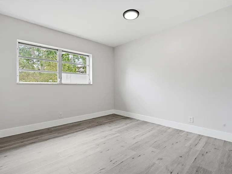 1638 Plunkett St #11 — Photo 9