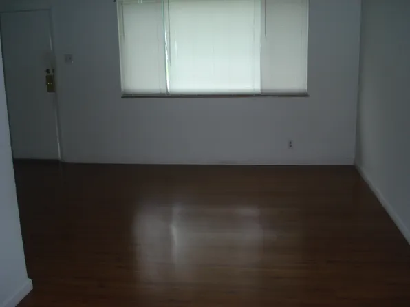 10772 Tropic Dr, Saint Ann, MO 63074