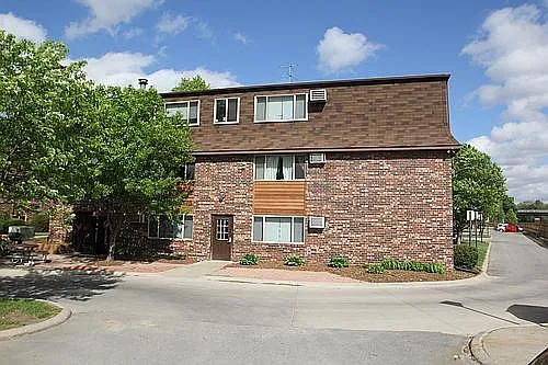 632 S Van Buren St