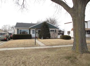 220 N Louis St, Mount Prospect, IL 60056