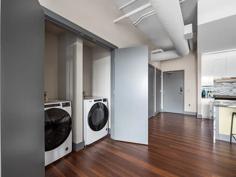 The Leonard Luxury Apartments — Photo 47