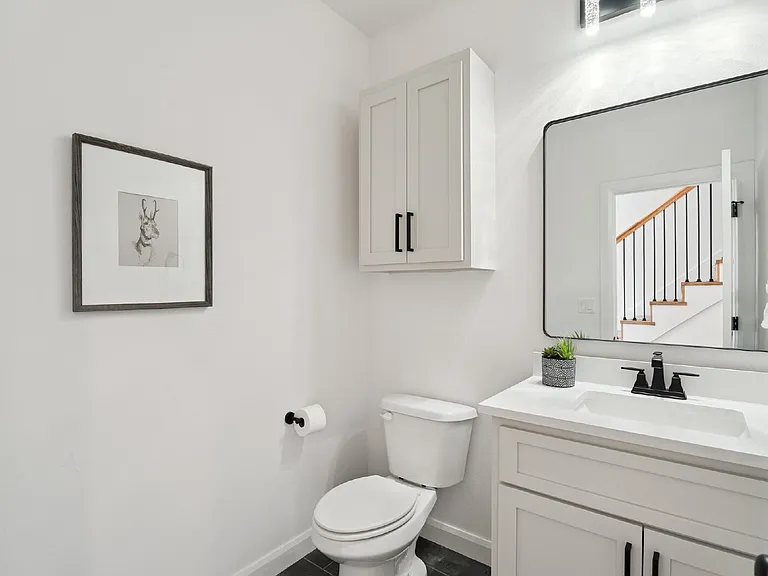 2410 W Charleston St — Photo 48