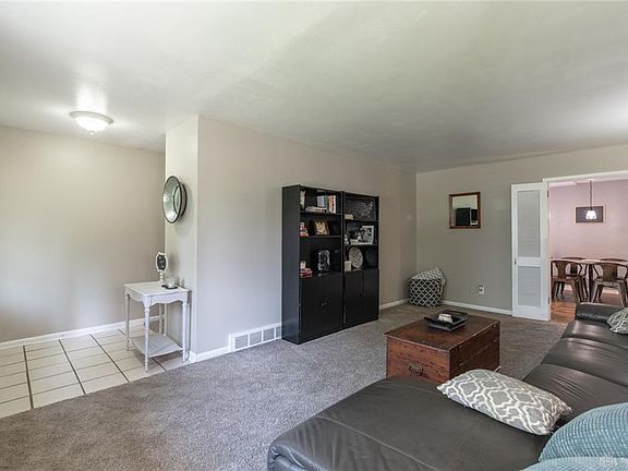 4th image of 1060 Pepper Hill Dr