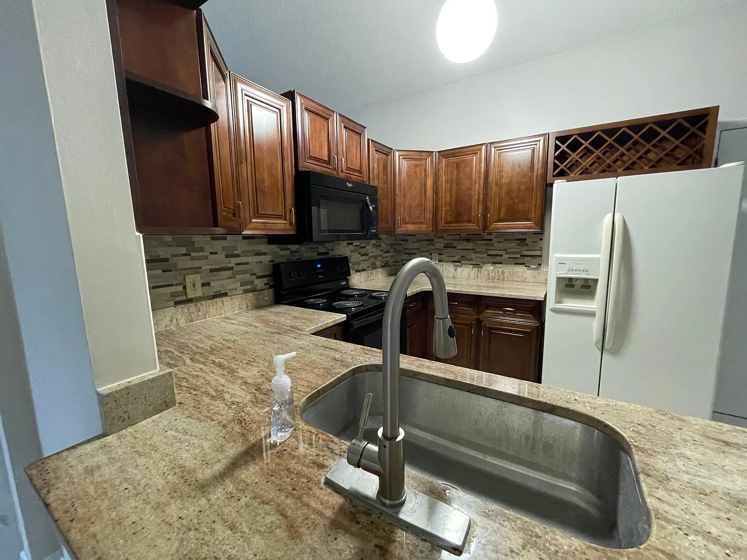 4 bed, 1661 sqft, $2,500 — Photo 4