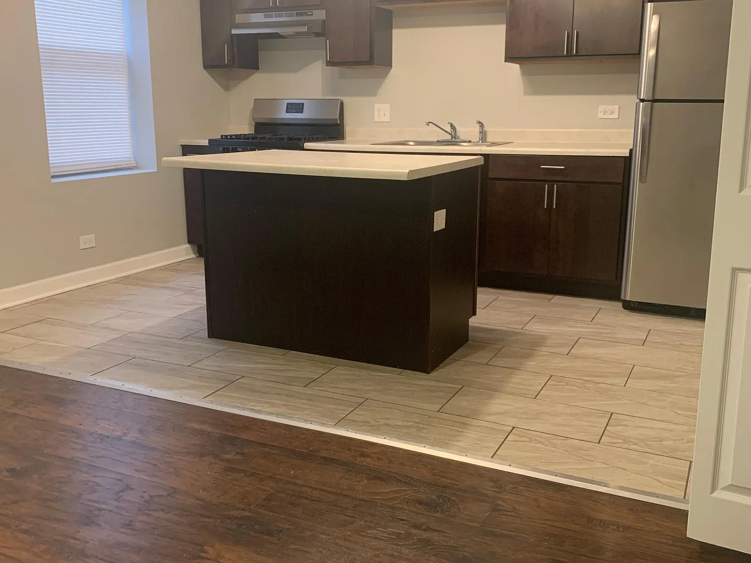 2 bed, 900 sqft, $1,600 — Photo 2