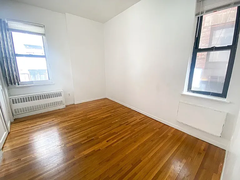205 E 14th St #2D — Photo 4