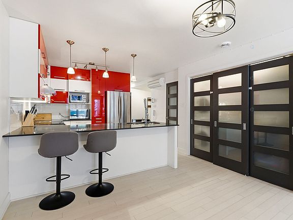 4th image of 4080 Rue St #102