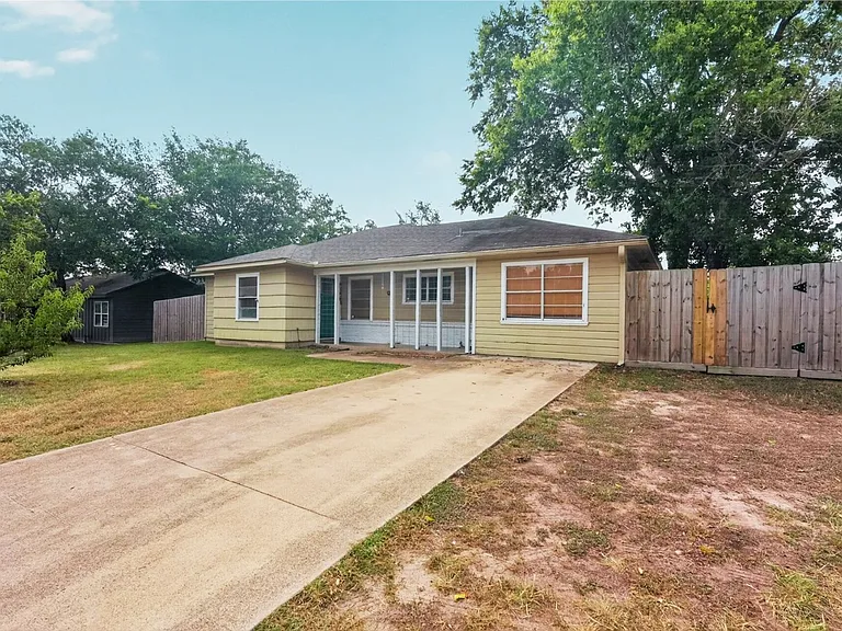 725 Mary Lake Dr — Photo 2