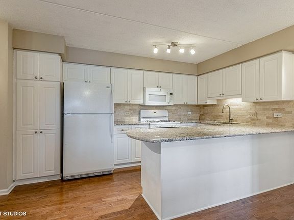 2nd image of 720 Creekside Dr Unit 202