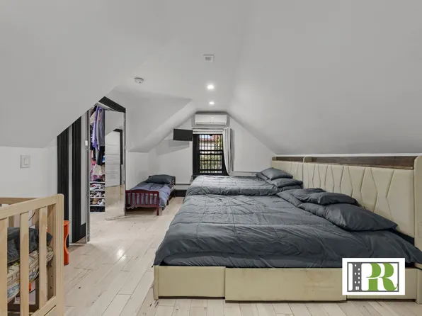 1024 East 26th Street image 13 of 16