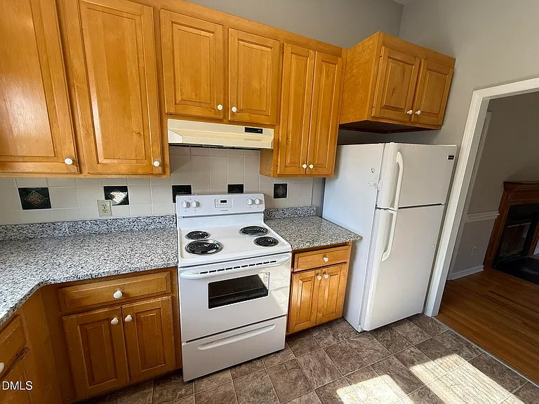 405 Avent Cir — Photo 9