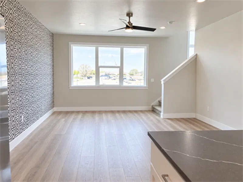 4 bed, 3.0 bath, $2,300 — Photo 3