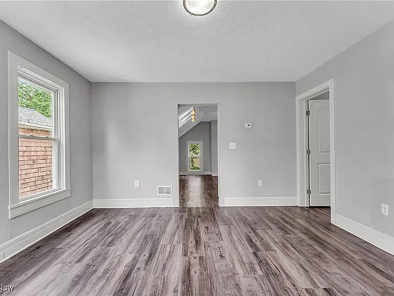 1 bed, 1020 sqft, $1,250 — Photo 3