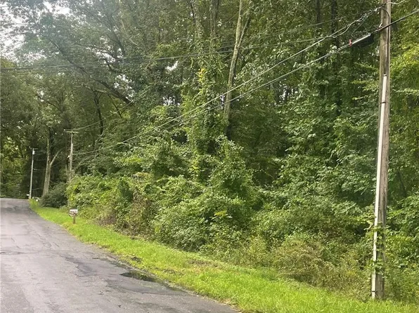 10 Maplecrest Drive, Danbury, CT 06811