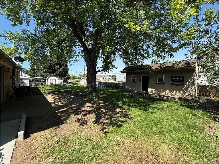 7619 Bassett Dr — Photo 10
