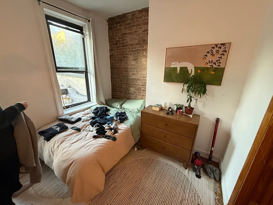 132 Allen St #4C
