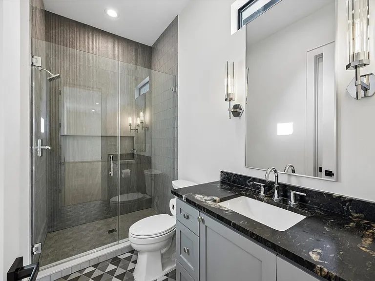 6911 Hartland Ave — Photo 25