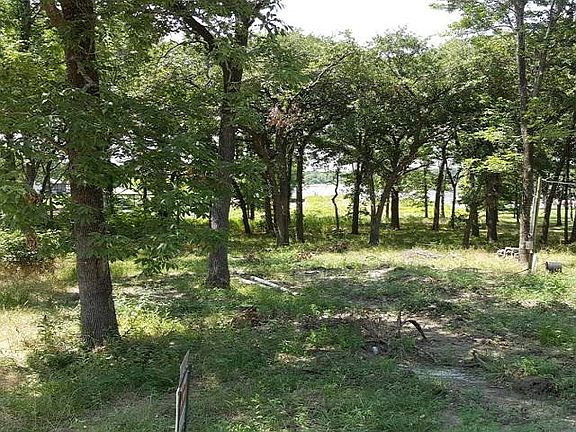 2nd image of 32 Oak Landing Cir