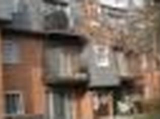 9382 Bay Colony Dr, Des Plaines, IL